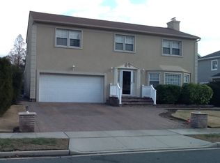 133 Roosevelt St, Garden City, NY 11530