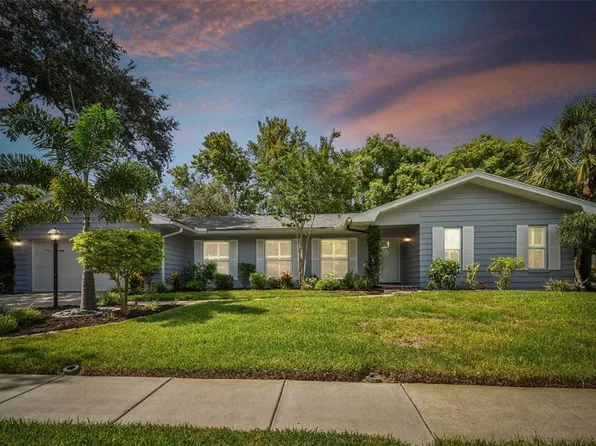 2264 Saint Charles Dr, Clearwater, FL 33764