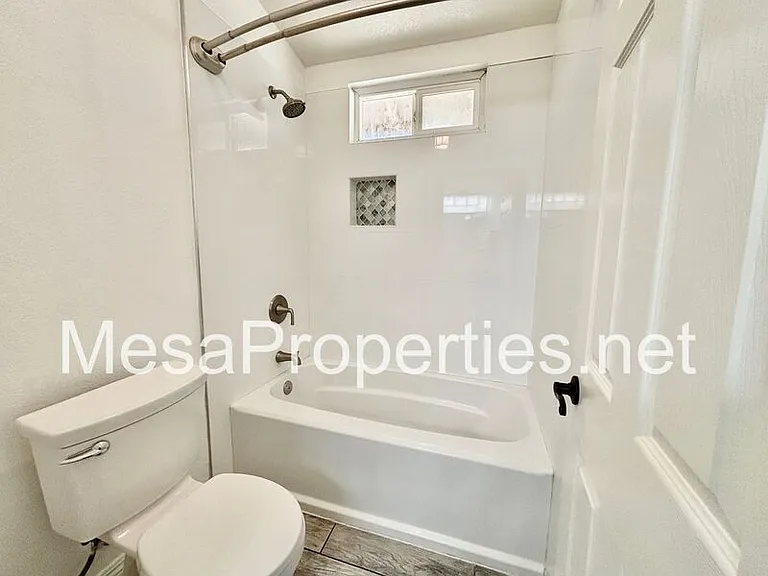 2378 N Sycamore Ave — Photo 15