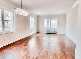 33 Burling Ln #301, New Rochelle, NY 10801
