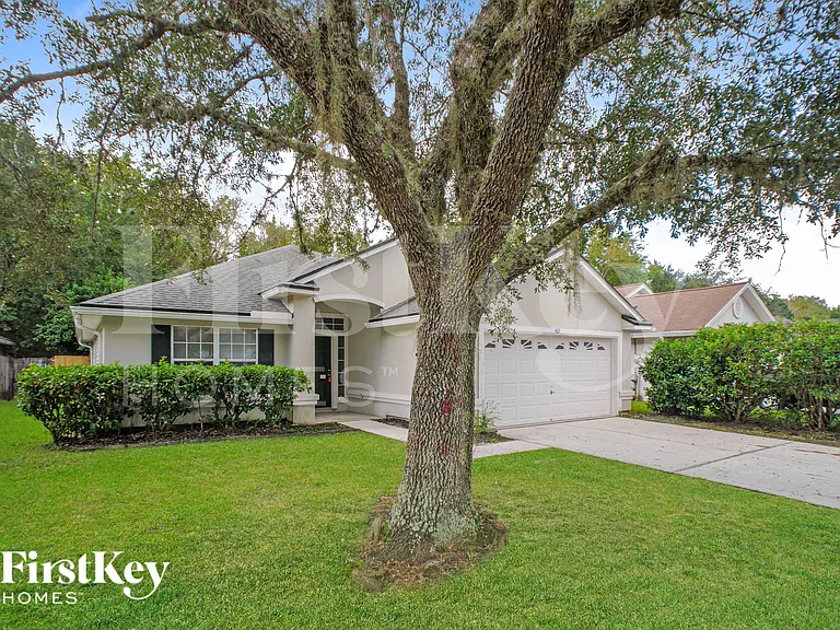 489 Mackenzie Cir — Photo 2