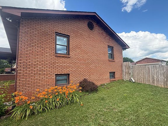 4th image of 1018 Cardinal Dr