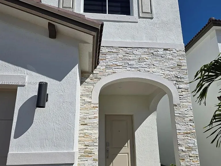 2741 SE 24th Ct #2741 — Photo 2