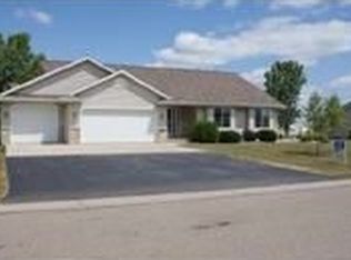 W5380 Amy Ave, APPLETON, WI 54915