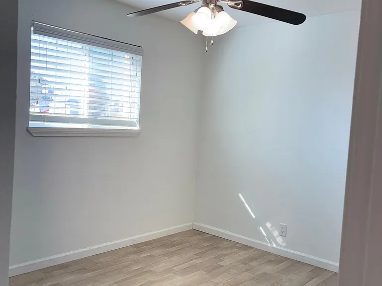 109 E Quincy St #1 — Photo 12