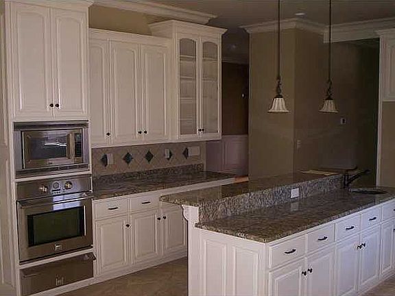 Kitchen with breakfast bar