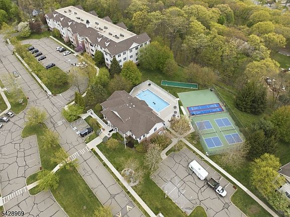 3rd image of 79 Ridgeview Ln