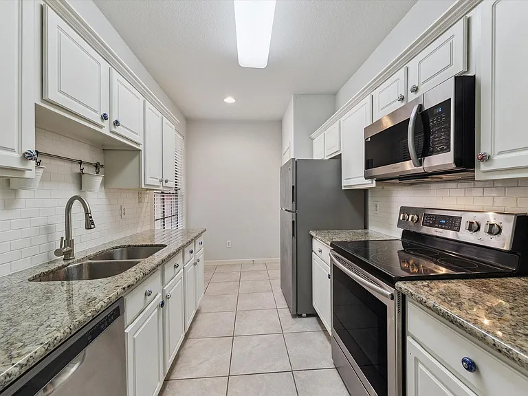 2255 Braeswood Park Dr #137 — Photo 12