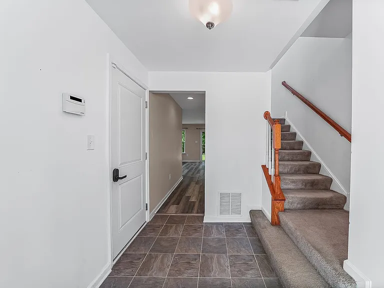 1222 Carrick Ct — Photo 2