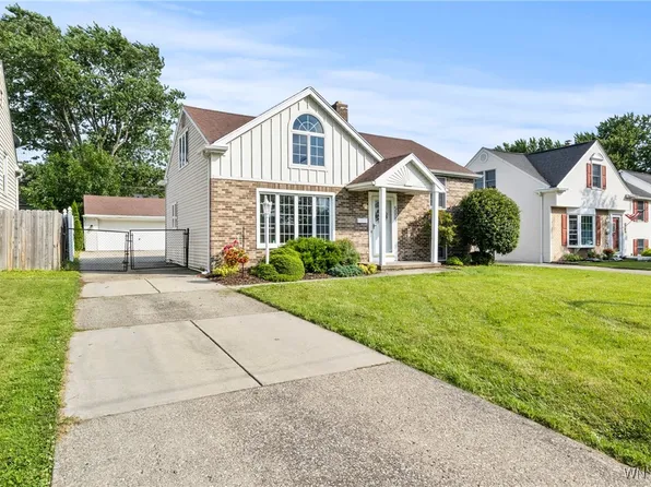 5009 Chapman Pkwy, Hamburg, NY 14075