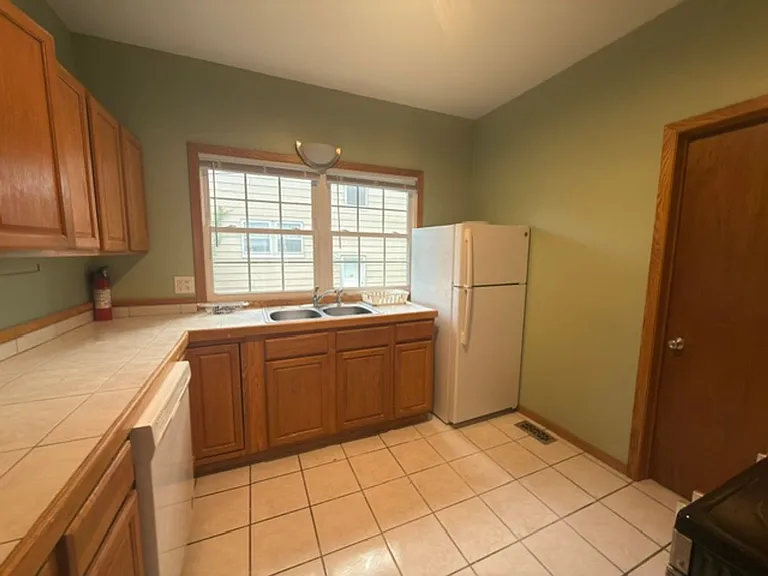 1004 S Busey Ave — Photo 4