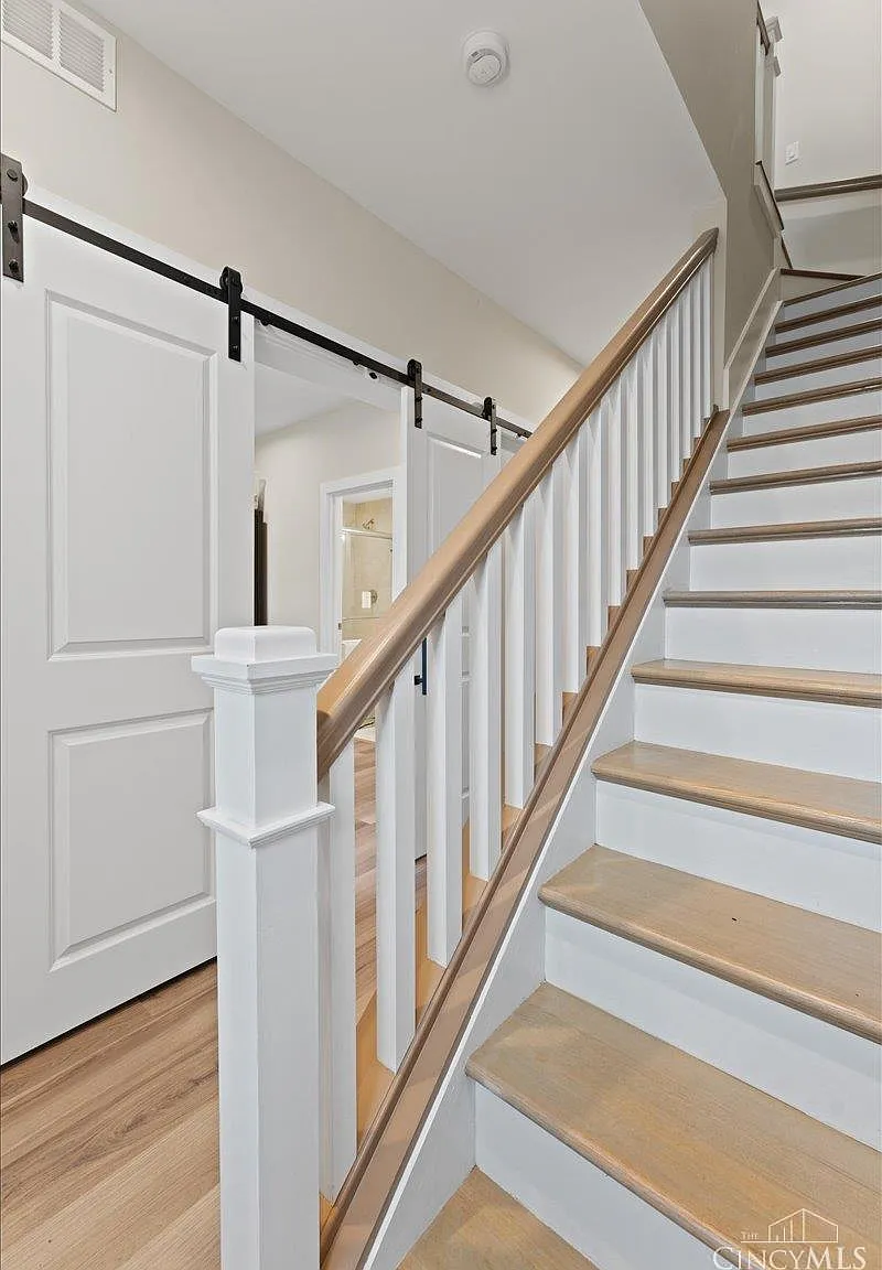 3 bed, 4.5 bath, 2311 sqft, $3,600 — Photo 4