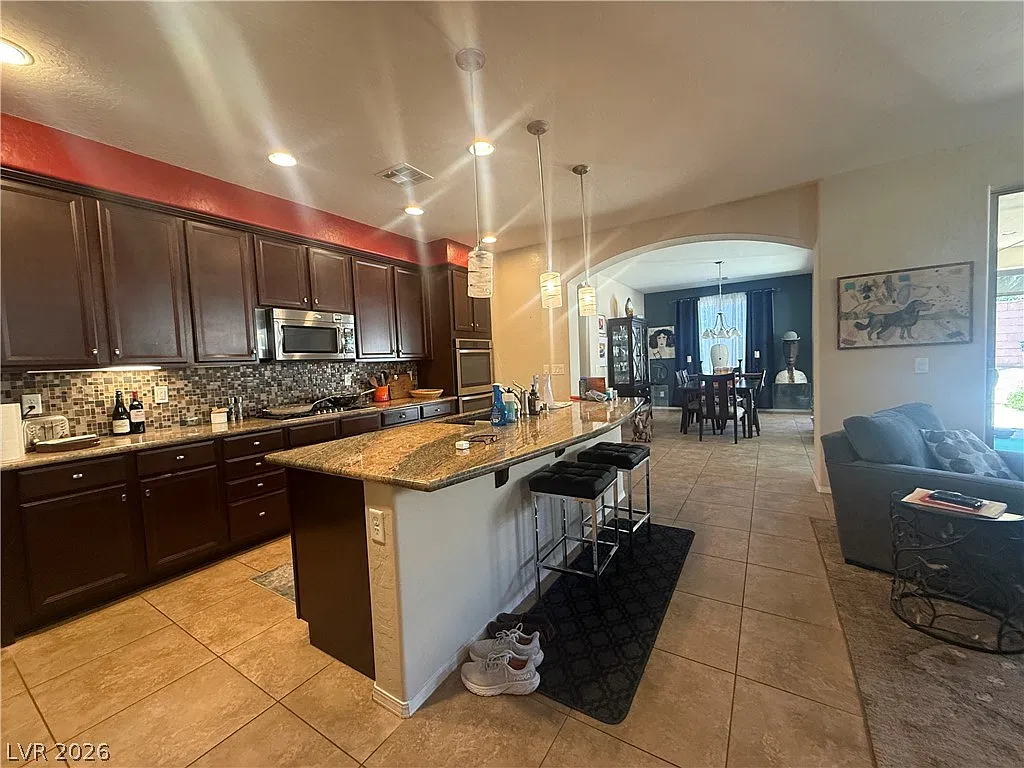 2 bed, 2.0 bath, 1893 sqft, $2,900 — Photo 4