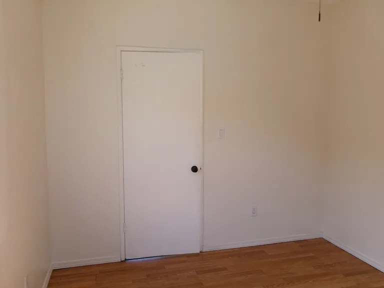 1209 W 60th Pl — Photo 8
