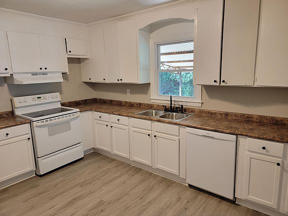 2nd image of 221 Collins Ave