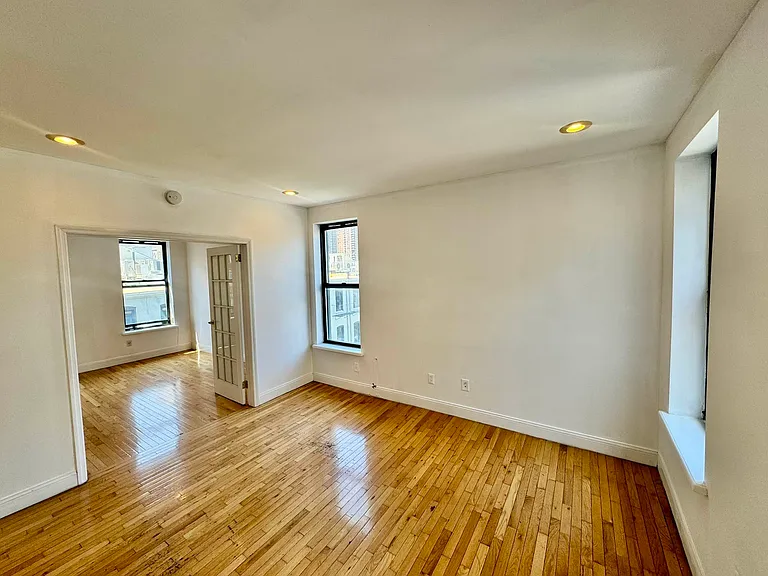 352 W 46th St #5C — Photo 2