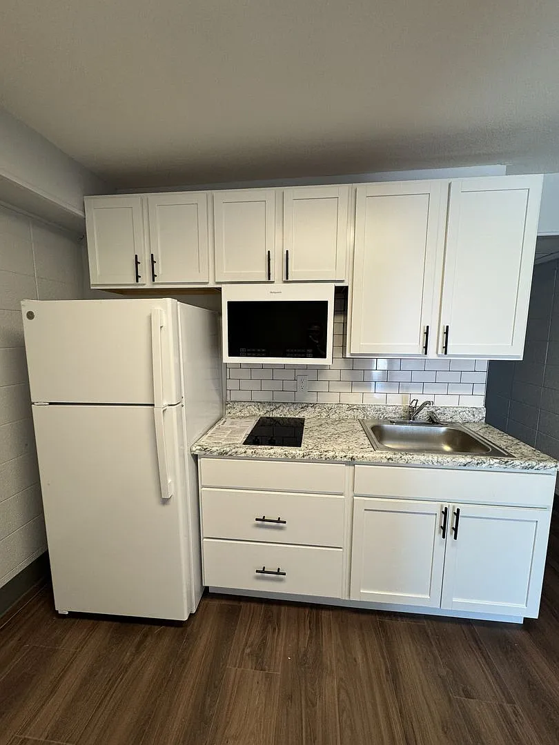 Yellow Stone Apartments-All Bills Paid — Photo 2