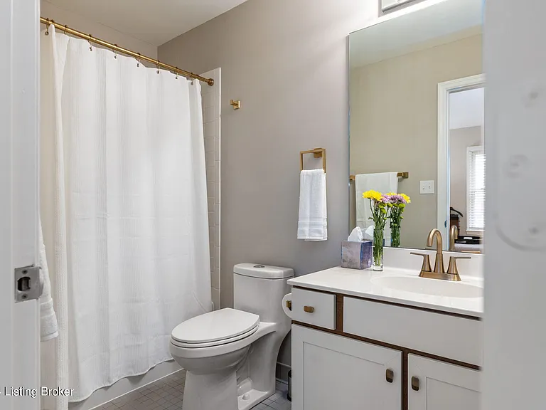 638 S 2nd St #1 — Photo 30