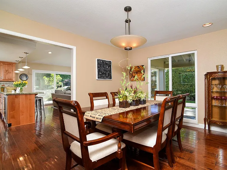 1228 Lantern Ct — Photo 7