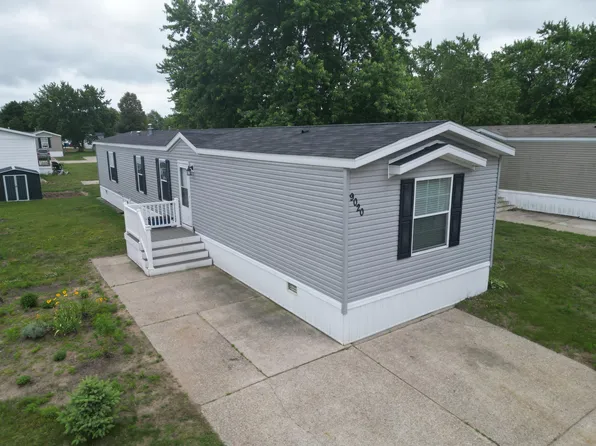9020-4 Winds Ln W, West Olive, MI 49460