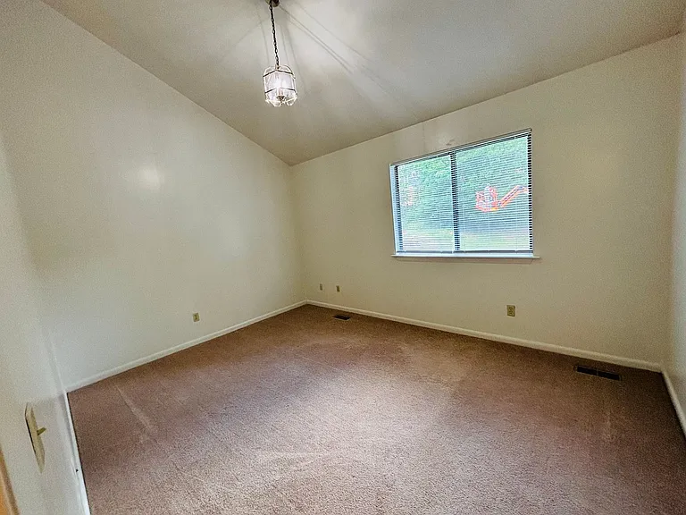 253 Fairfax Rd — Photo 10