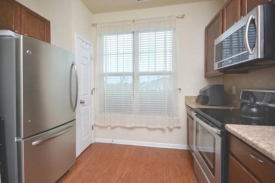 2 bed, 2.5 bath, 1362 sqft, $1,700 — Photo 3