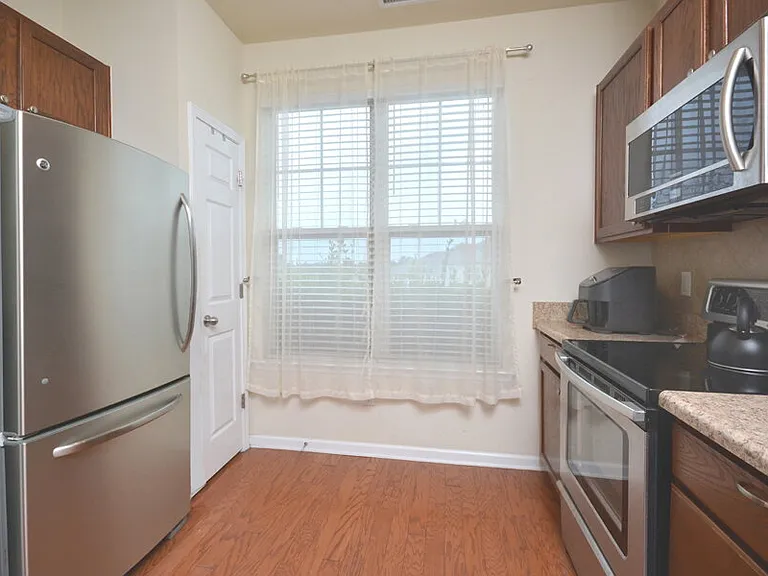 100-324 Stratford Lakes Dr — Photo 3