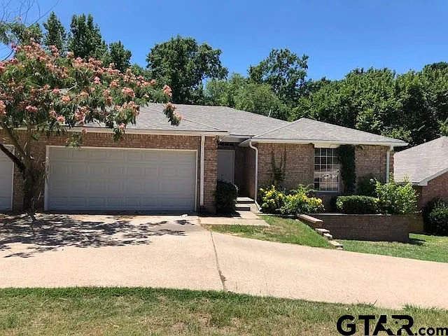 1615 Timber View Dr — Photo 1