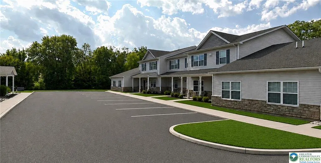 2 bed, 1.5 bath, 1300 sqft, $1,850 — Photo 1