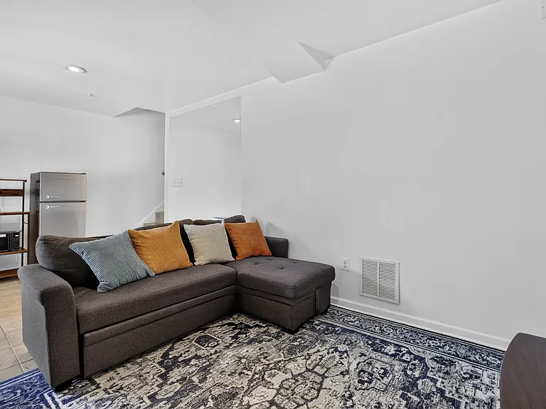 3430 Wood Creek Dr — Photo 2
