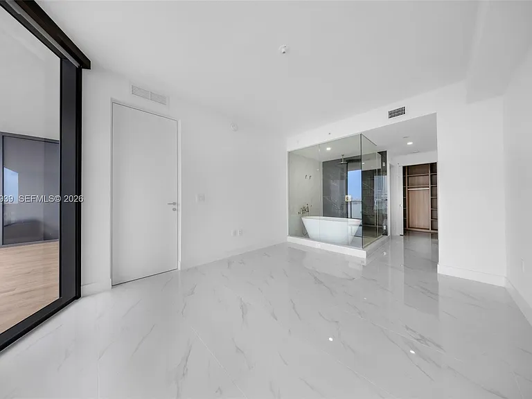 700 NE 24th St #1706 — Photo 11