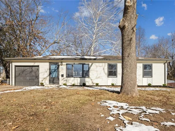 910 NE 61st St, Kansas City, MO 64118