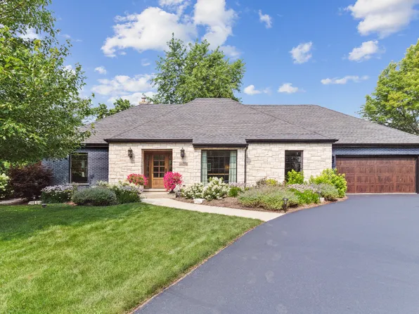 10S580 Glenn Dr, Burr Ridge, IL 60527