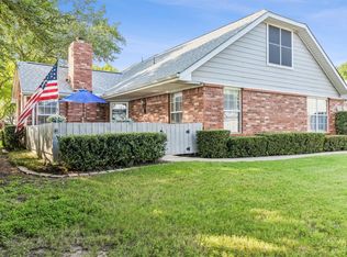 1018 Bridges Dr, Arlington, TX 76012