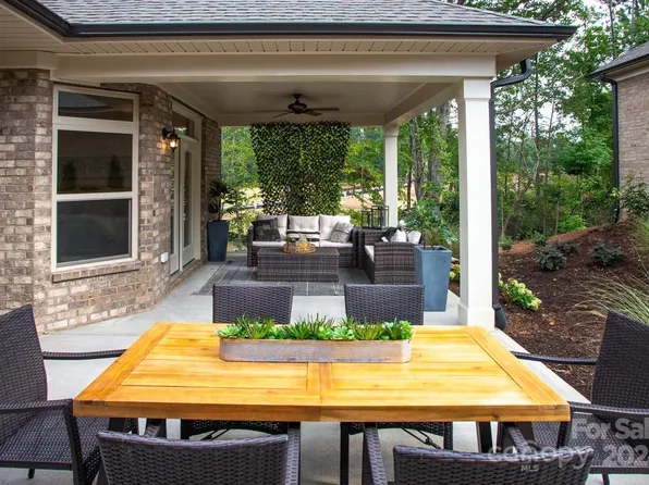 938 Stone Village Dr, Fort Mill, SC 29708