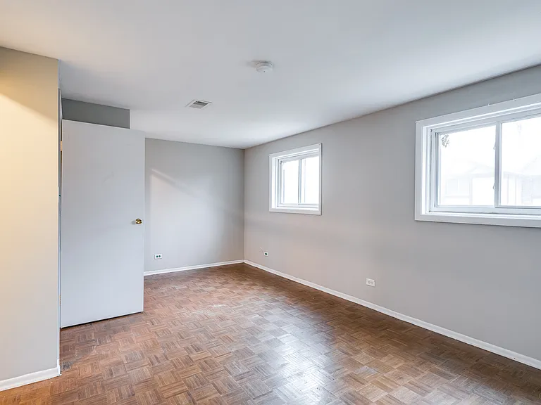 18W269 Kirkland Ln — Photo 11