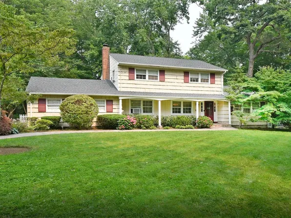 8 Hobart Court, Dix Hills, NY 11746