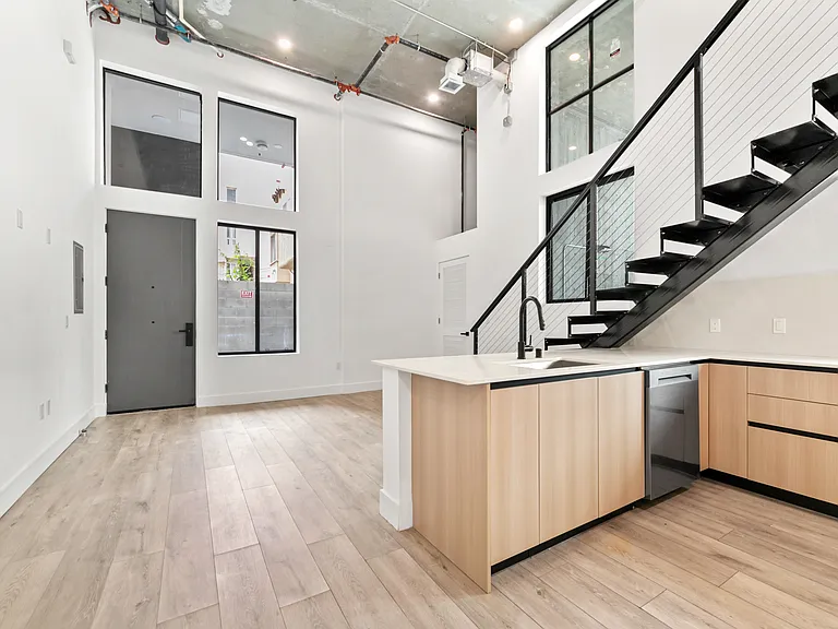 11013 Hartsook St #101 — Photo 4