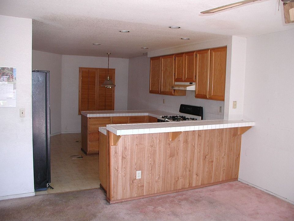 2nd image of 502 Edwards Ct