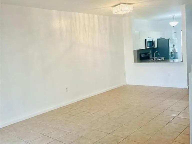 7919 Tuscany Ct — Photo 4