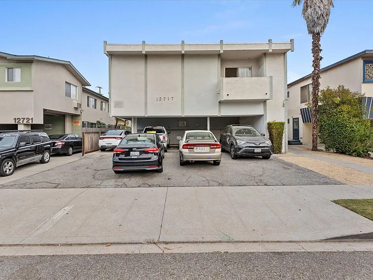 12717 Pacific Ave #7 — Photo 2