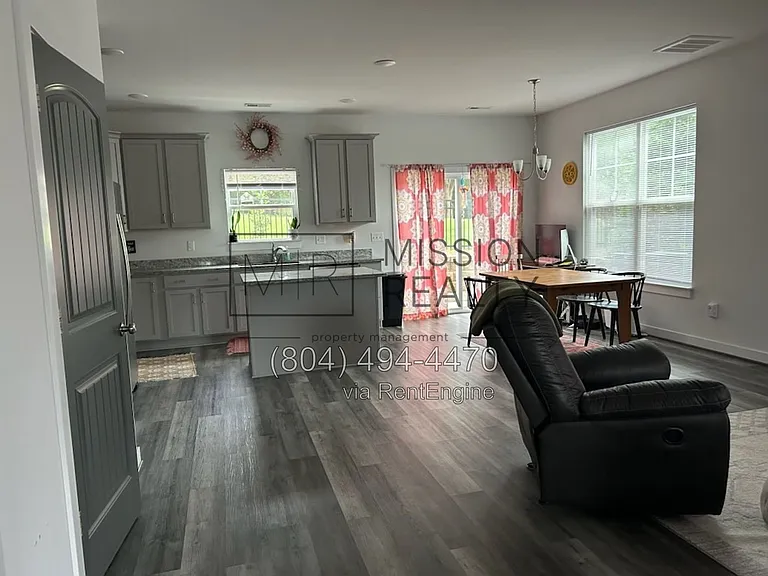 4520 Josephine Ln — Photo 8