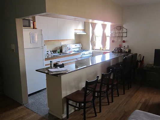 Rented by Realty 2000 Corp | media 1