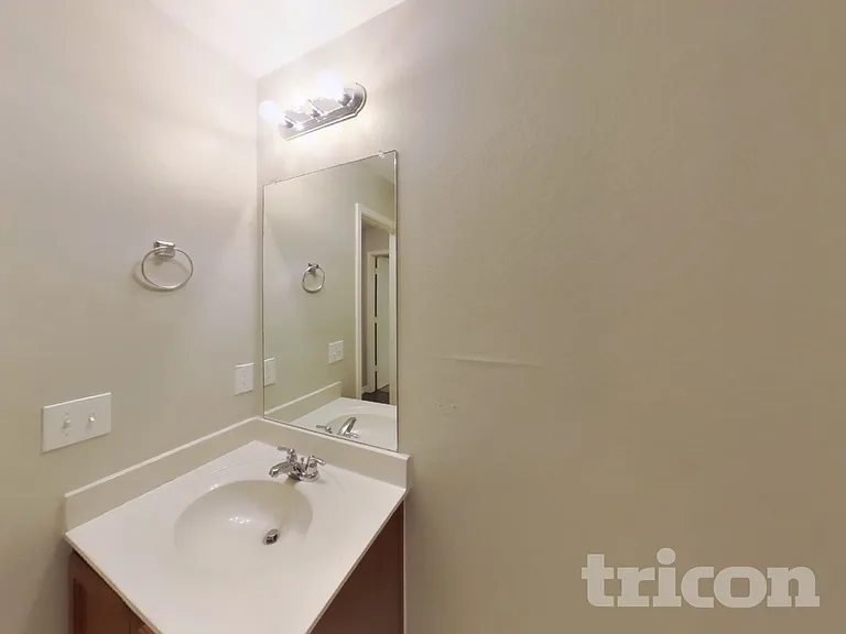 1326 Foster St — Photo 13