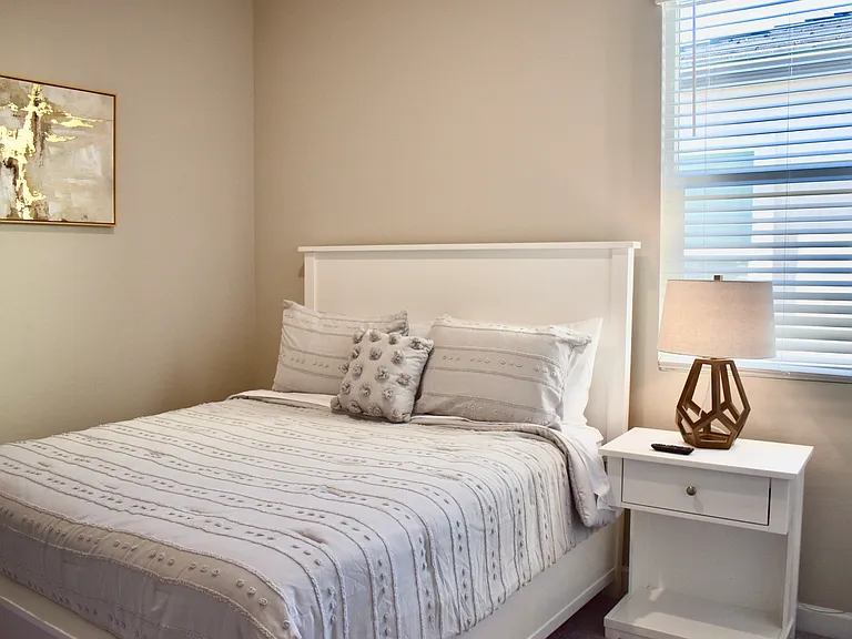 4864 E Village Dr — Photo 27