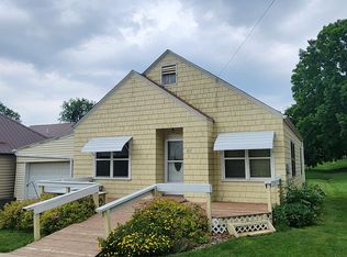 403 Chestnut St SE, Elkader, IA 52043