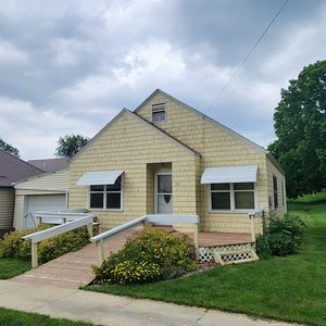 403 Chestnut St SE, Elkader, IA, 52043