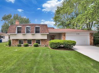 2108 S Hull Dr, Wheaton, IL 60189