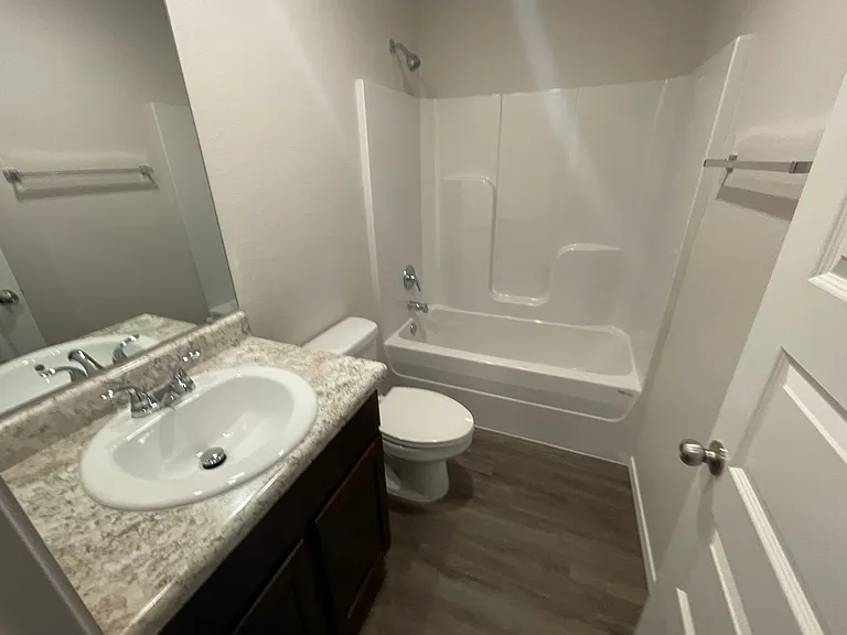 1731 Loveland St — Photo 7