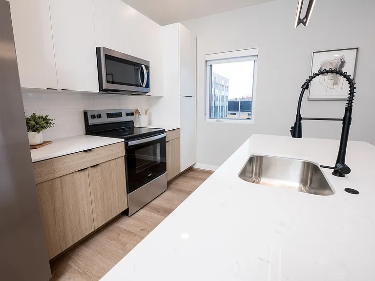 60 E Green St #506 — Photo 9